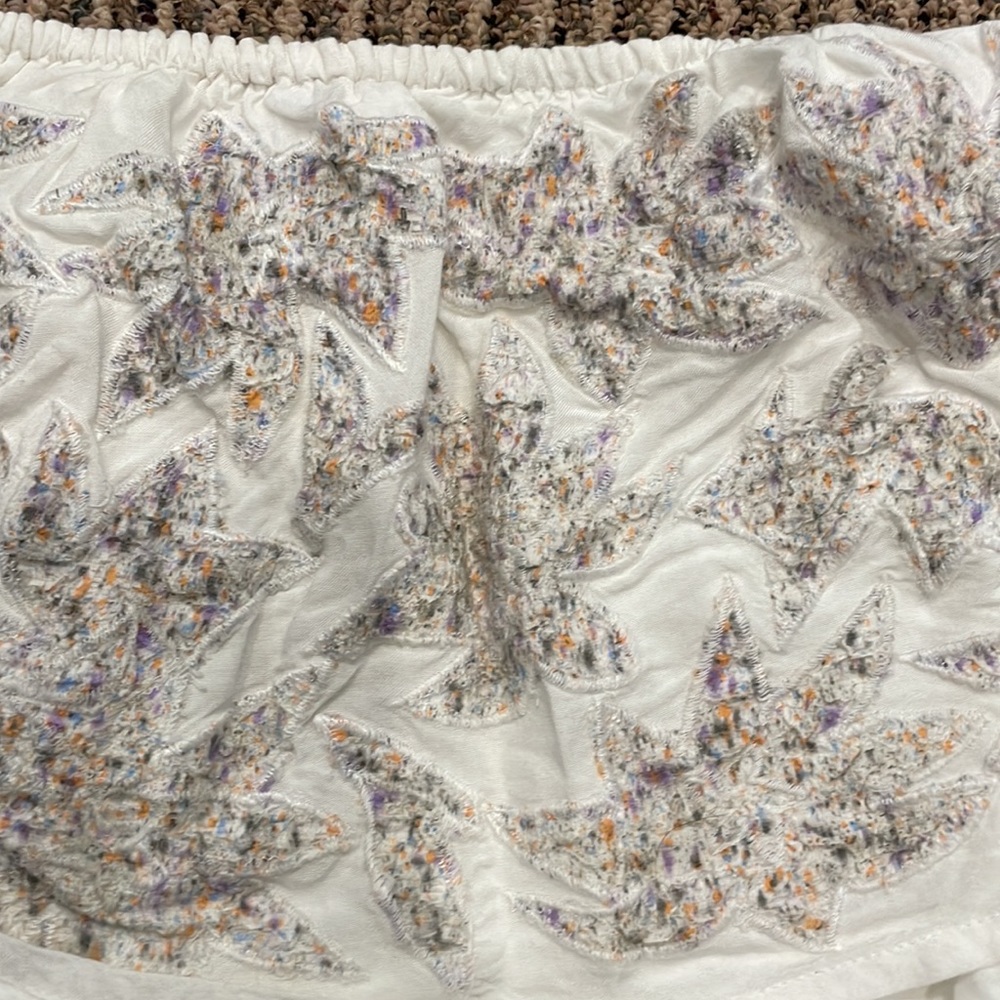White tube top with embroidered detail - Picture 4 of 4